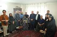 دیدار معاون فرهنگی و آموزشی بنیاد شهید و امور ایثارگران با خانواده شهیدان شاکری و عباسی