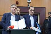 تبادل تفاهمنامه واگذاری یکهزار و ۷۰ قطعه زمین به خانوادههای شهدای واجد شرایط در استان مرکزی همزمان با هفته دولت