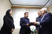 دیدار معاون بهداشت و درمان بنیاد شهید و امور ایثارگران با خانواده شهیده «مائده دهاقین»