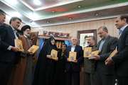 مراسم رونمایی از ۲۴ عنوان کتاب وصیتنامه کامل شهدا و نسخه جدید نوید شاهد با عنوان «مشعل هدایت»