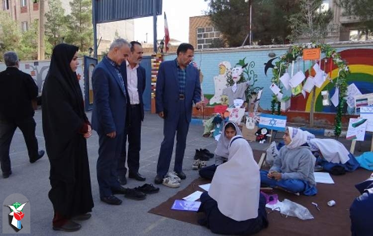 برگزاری رویداد پلاکاردنویسی "آینده روشن" برای دانش آموزان سمنان